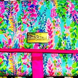 Lilly Pulitzer Hanging Toiletry Bag in HTF RARE Catch the Wave print NWOT
